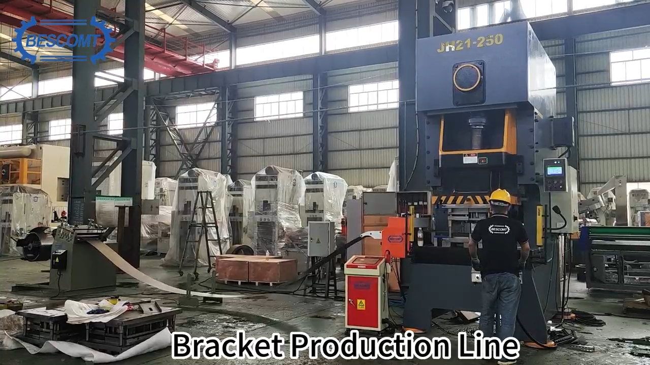 Linia do tłoczenia metalowych wspornik&oacute;w klimatyzator&oacute;w